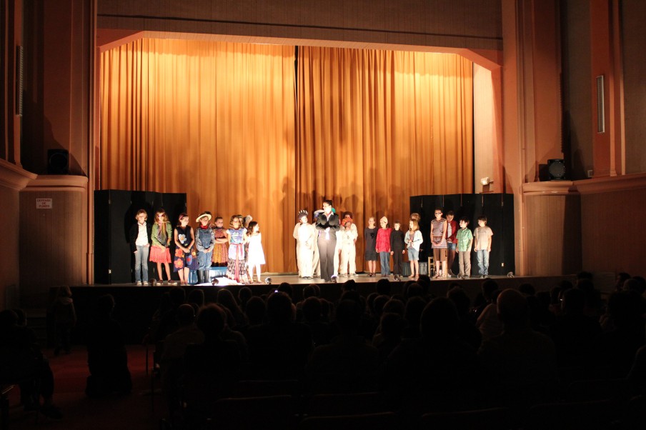 le théâtre de Ferdinand Flore, salut final